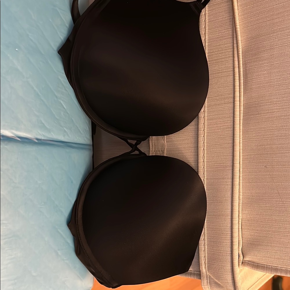 Victoria's Secret black
Bombshell Bra - 34D - new with tags!